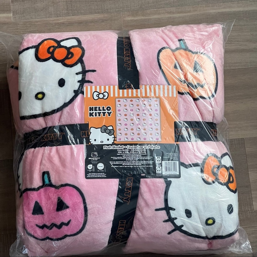 Hello Kitty Pumpkins Halloween Blanket  ~NEW~  Full/Queen - Picture 3 of 8